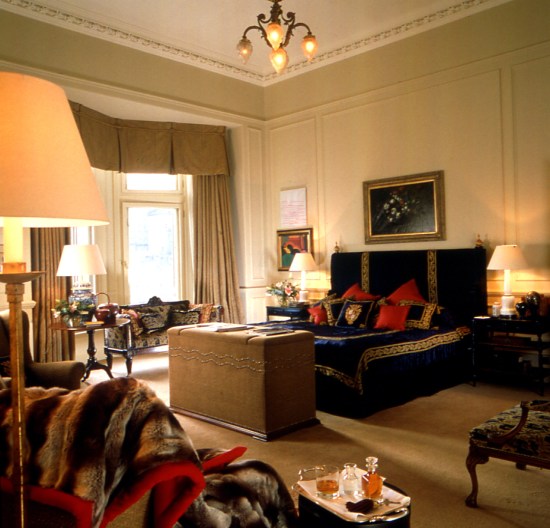 The-Balmoral-Edinburgh-Scone-Crombie-Suite-bedroom-338